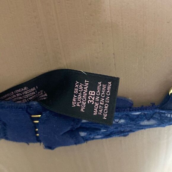 Victoria's Secret Women's Blue White Very Sexy Lace Strappy Push Up Bra Size 32B - Picture 5 of 9